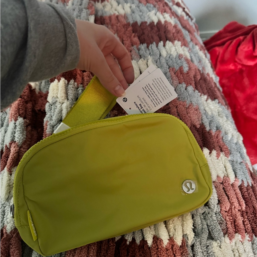 Lululemonn everywhere belt